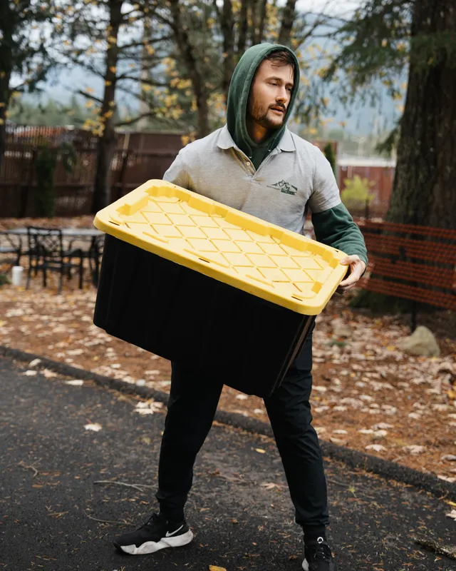 Mount Si Movers crew handling a real move