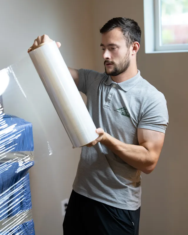 Mount Si Movers crew handling a real move